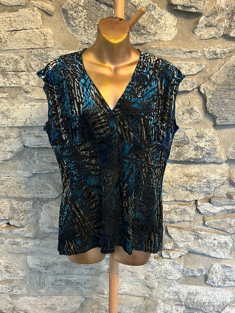 Velvet Burnout Top made in 🇨🇦
